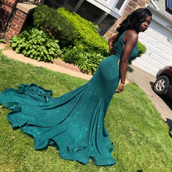 Jovani Dresses & Skirts - Jovani Emerald Green- High Neck